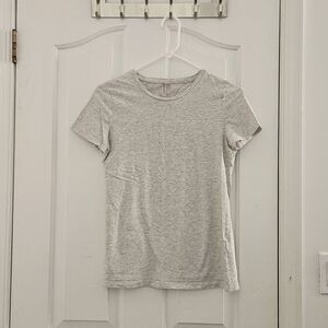 Banana Republic Light Gray Short Sleeve Tee